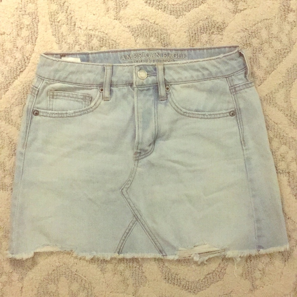 Light-wash denim skirt